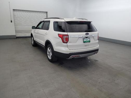 White 2016 Ford Explorer XLT
