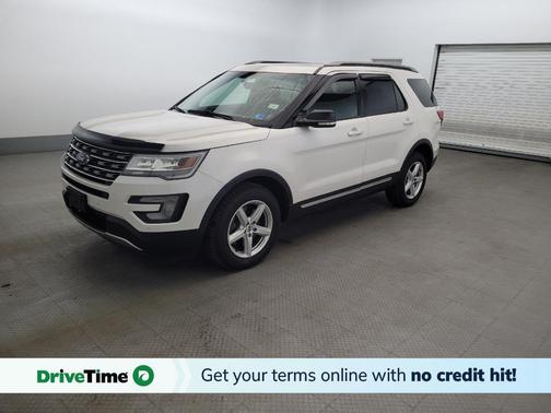 White 2016 Ford Explorer XLT