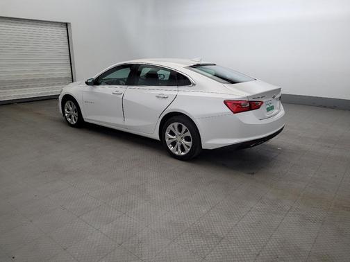 White 2018 Chevrolet Malibu Premier