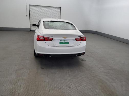 White 2018 Chevrolet Malibu Premier