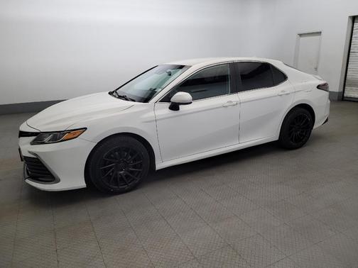 White 2022 Toyota Camry LE
