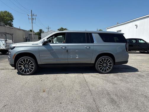 2025 Chevrolet Suburban 4WD High Country