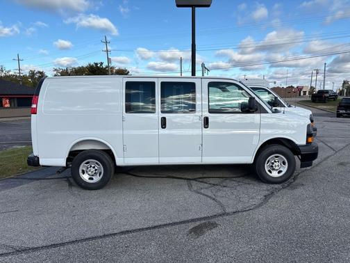 2025 Chevrolet Express 2500 RWD 2500 Regular Wheelbase WT