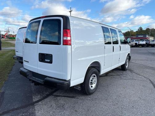 2025 Chevrolet Express 2500 RWD 2500 Regular Wheelbase WT