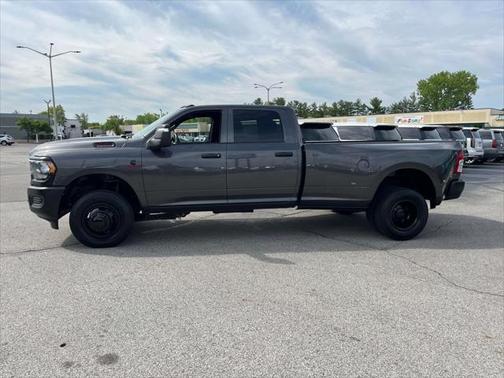 2024 RAM 3500 Tradesman Crew Cab 4x4 8' Box