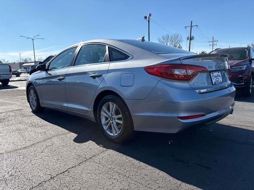 2017 Hyundai SONATA SE