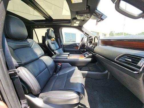 Black Metallic 2019 Lincoln Navigator L Reserve