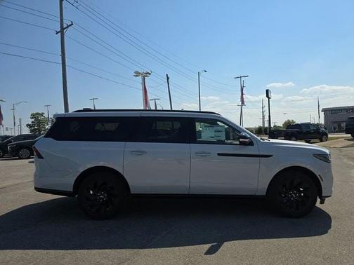 2025 Lincoln Navigator L Reserve