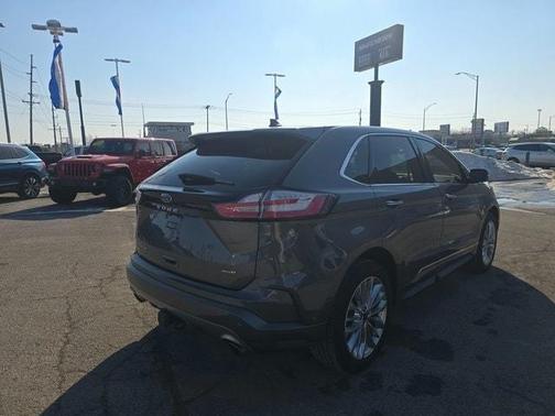2022 Ford Edge Titanium