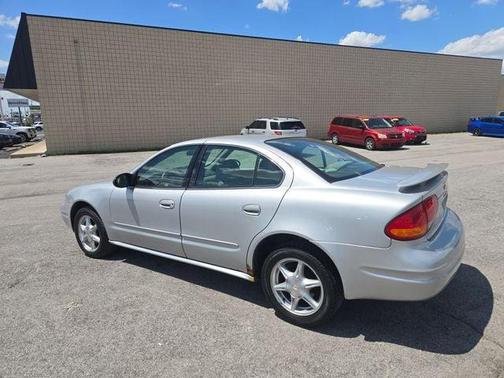 Sterling 2004 Oldsmobile Alero GL2