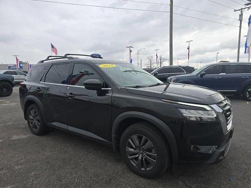 2022 Nissan Pathfinder SV