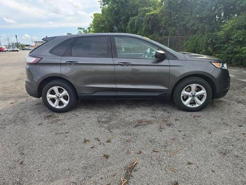 Magnetic 2017 Ford Edge SE