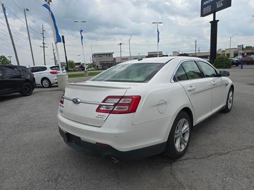 2015 Ford Taurus SEL