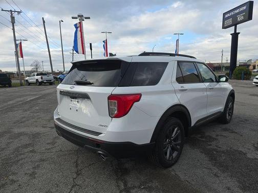 Oxford White 2024 Ford Explorer XLT
