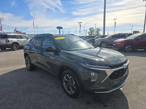 2025 Chevrolet Trax LT