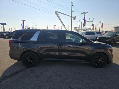 2025 Kia Carnival LXS