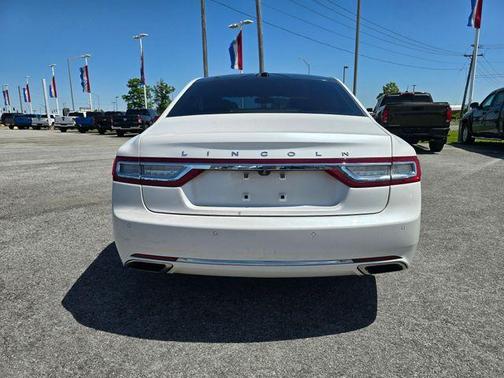 White Platinum Clearcoat 2017 Lincoln Continental Reserve