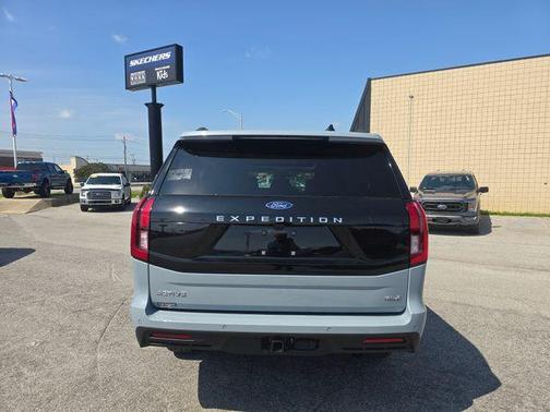 Glacier Gray Metallic 2026 Ford Expedition Max Active