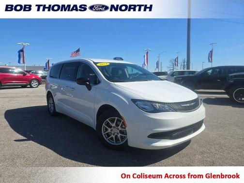 Bright White Clearcoat 2024 Chrysler Voyager LX