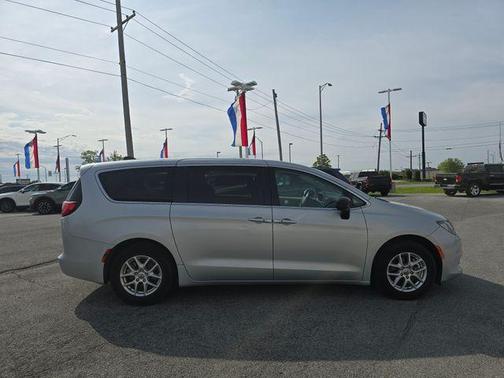 Silver Mist Clearcoat 2024 Chrysler Voyager LX