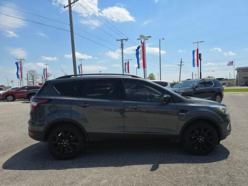 Magnetic 2018 Ford Escape SE