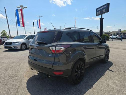 Magnetic 2018 Ford Escape SE