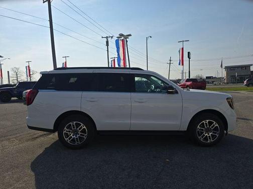 Oxford White 2026 Ford Expedition Active