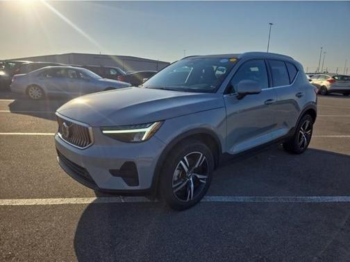 2024 Volvo XC40 B5 Core