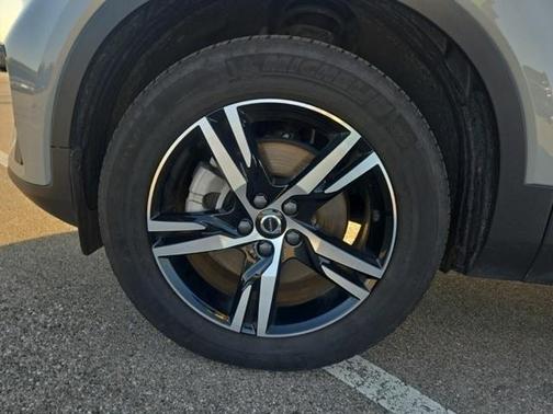 2024 Volvo XC40 B5 Core