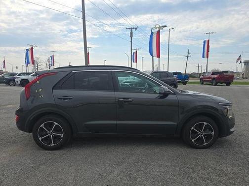 Gray 2025 Kia Niro EX