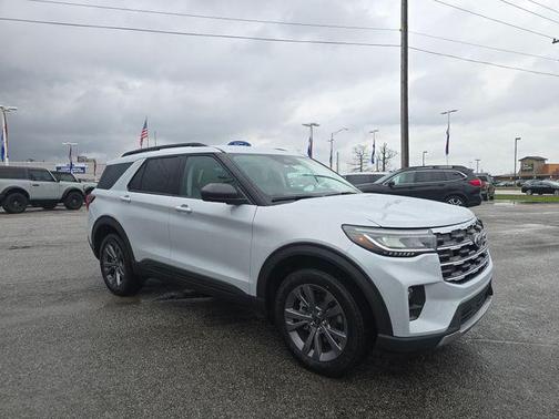 Space White Metallic 2026 Ford Explorer Active