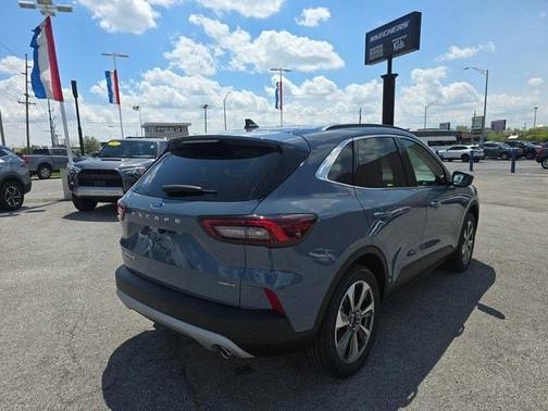 2025 Ford Escape Platinum