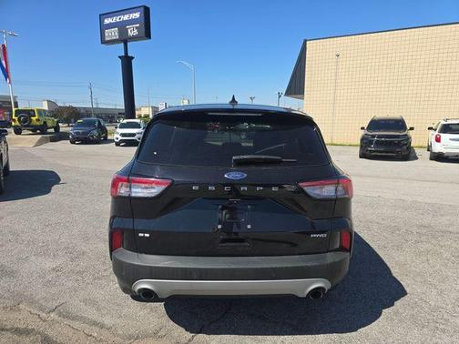 Black Metallic 2022 Ford Escape SE