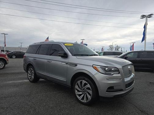 Silver Radiance Metallic 2023 Lincoln Navigator Reserve