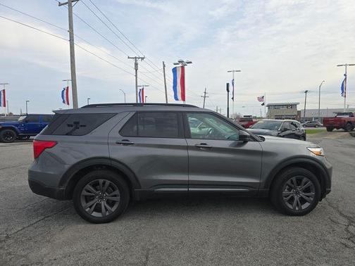 Carbonized Gray Metallic 2024 Ford Explorer XLT