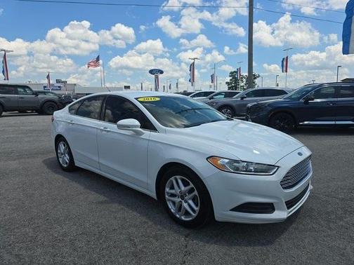 2016 Ford Fusion SE