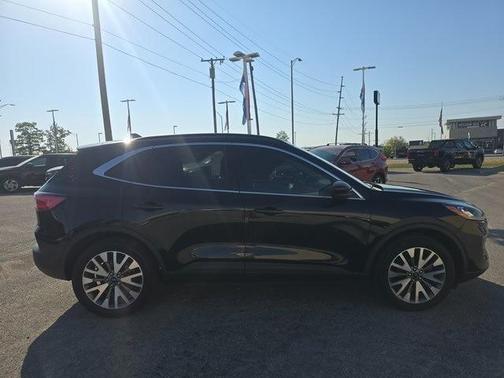 2022 Ford Escape Titanium Hybrid
