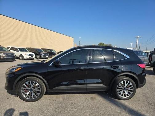 2022 Ford Escape Titanium Hybrid