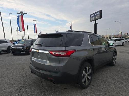 Satin Steel Metallic 2020 Chevrolet Traverse LT Leather