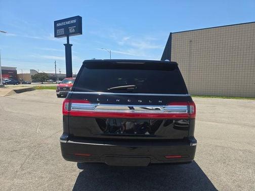 Black Metallic 2019 Lincoln Navigator L Reserve