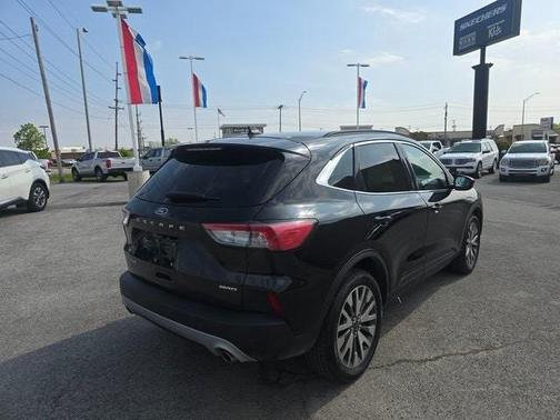 2022 Ford Escape Titanium