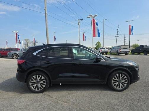 2022 Ford Escape Titanium