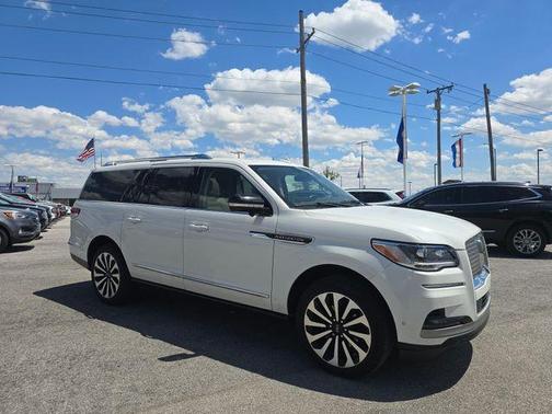 White Metallic 2024 Lincoln Navigator L Reserve