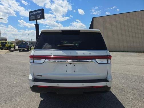 White Metallic 2024 Lincoln Navigator L Reserve