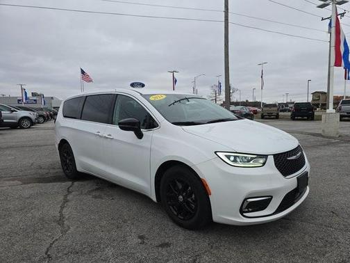 2024 Chrysler Pacifica Touring-L