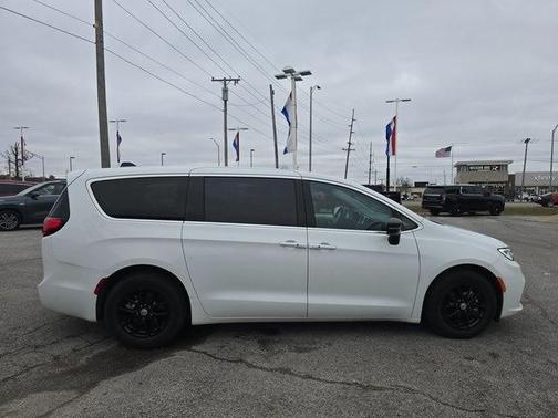 2024 Chrysler Pacifica Touring-L