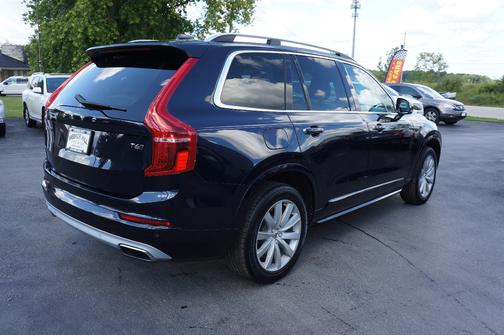 2016 Volvo XC90 T6 Momentum