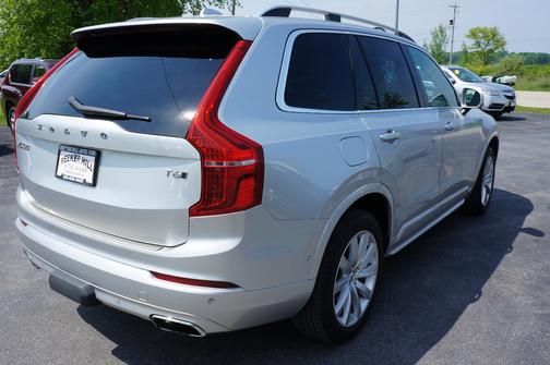 2016 Volvo XC90 T6 Momentum
