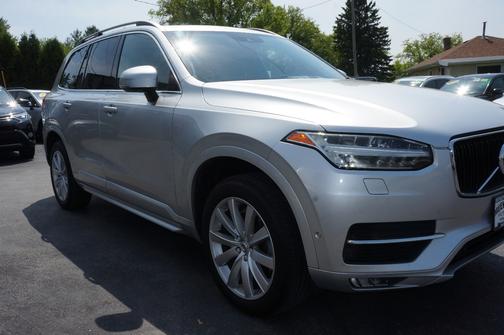 2016 Volvo XC90 T6 Momentum