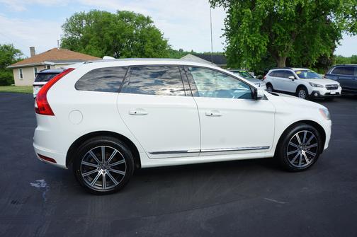 WHITE 2015 Volvo XC60 T6 Premier Plus